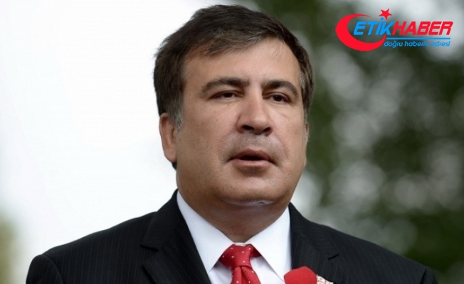 Taraftarları, bindirildiği aracın kapısını kırarak Saakaşvili’nin serbest kalmasını sağladı