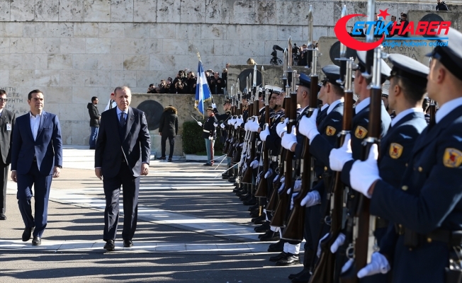 Cumhurbaşkanı Erdoğan, Yunanistan Cumhurbaşkanı Pavlopulos tarafından resmi törenle karşılandı