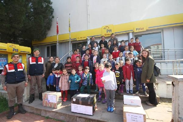 Altınovalı öğrencilerden, Afrin'deki Mehmetçiklere eşya ve moral mektubu