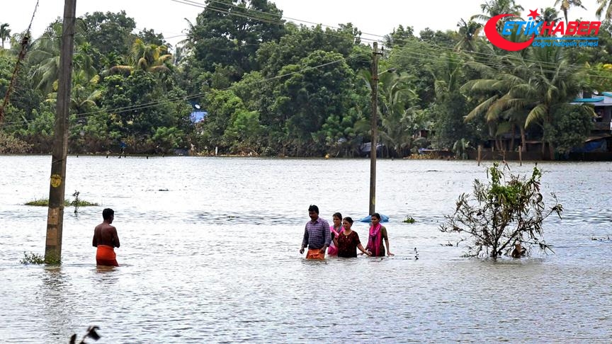 Hindistan'daki sel felaketinde hayatını kaybedenlerin sayısı artıyor