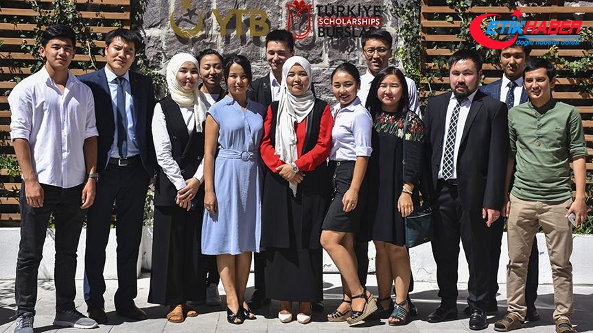 Kırgız gençler Cumhurbaşkanı Erdoğan'ın ziyaretinden umutlu