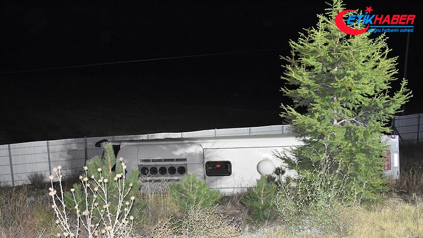 Afyonkarahisar'da yolcu otobüsü devrildi: 2 ölü, 32 yaralı