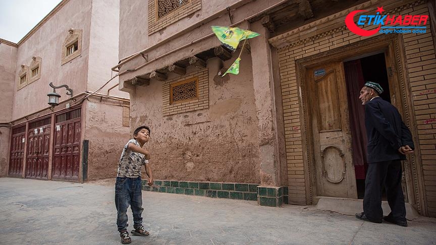 Çin’de kamu görevlileri Uygur ailelerin evlerine 'yatıya' gidiyor