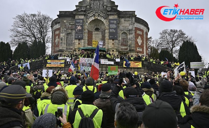 Fransa'da sarı yeleklilerin gösterileri 9'uncu haftasında devam ediyor