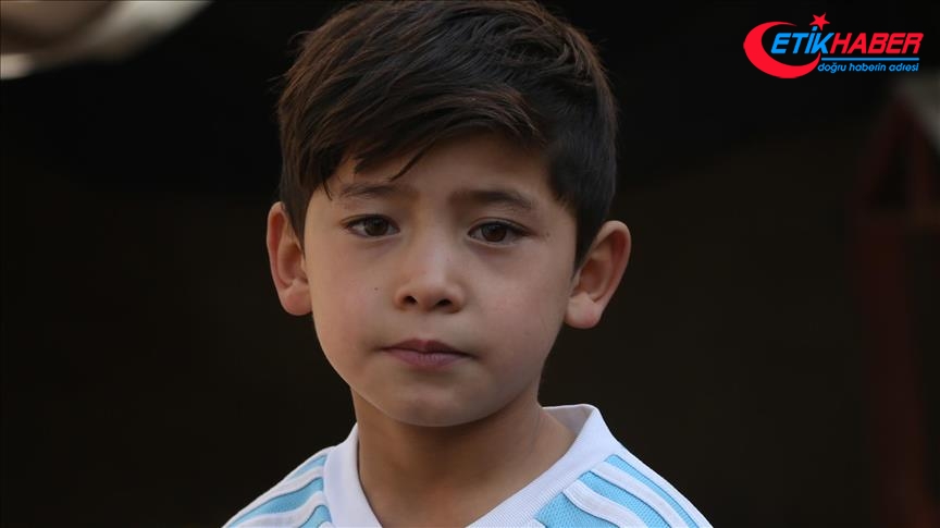 Taliban tehdidi Afgan küçük Messi'yi evinden etti