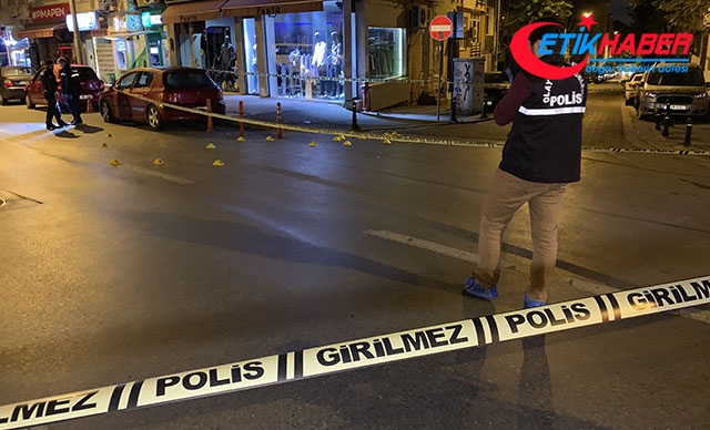 Kadıköy'de önce bir iş yerine sonra polislere ateş açtılar: 2 yaralı
