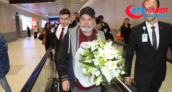 Emmy Ödülleri'nde 'En İyi Erkek Oyuncu' ödülünü alan Haluk Bilginer İstanbul'a geldi