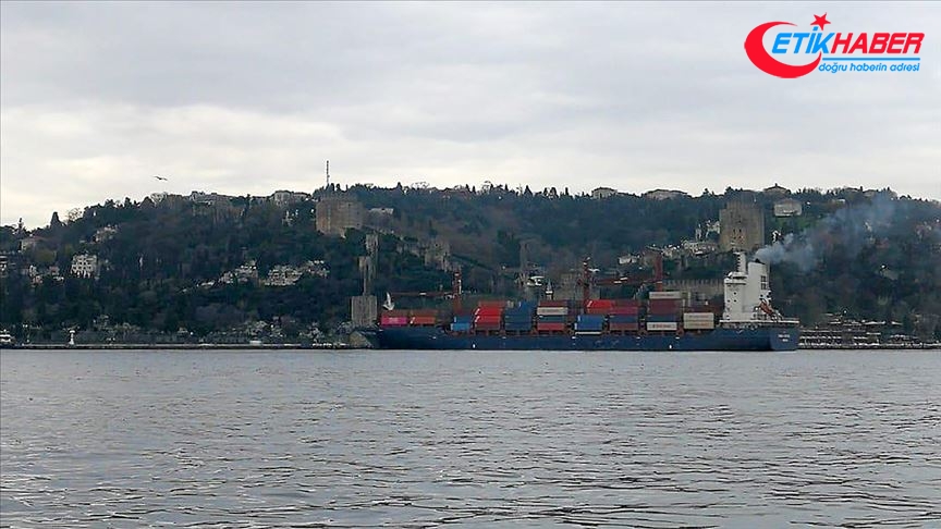 Yük gemisi İstanbul Boğazı'nda karaya oturdu