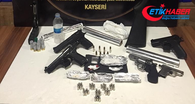 Kayseri'de uyuşturucu tacirlerine şafak operasyonu: 8 gözaltı