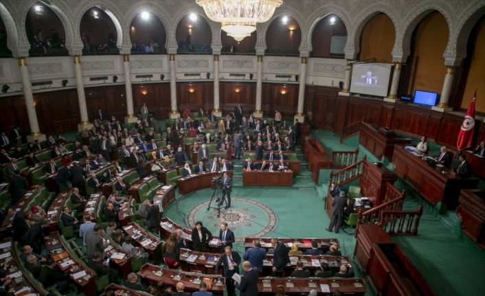 Tunus'ta el-Cemli hükümeti güvenoyu alamadı