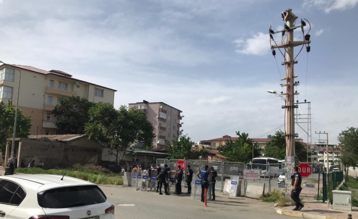 Görevden alınan HDP’li Iğdır Belediye Başkanı Akkuş tutuklandı
