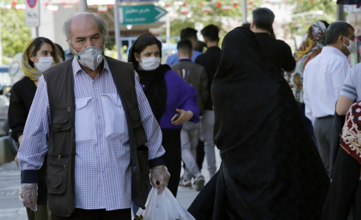 İran'da koronavirüs kaynaklı can kaybı 7 bini geçti