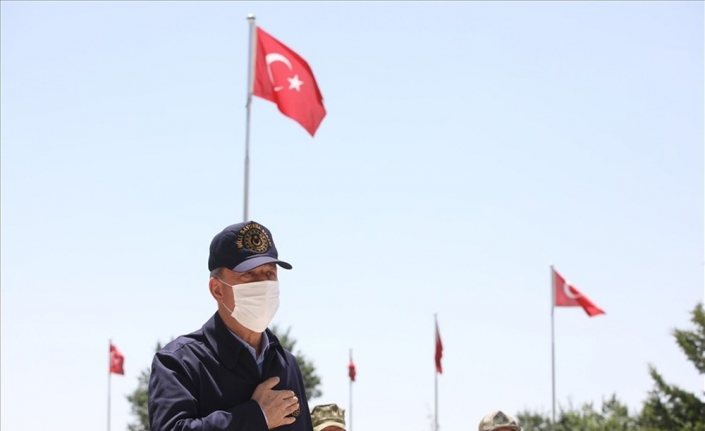 Bakan Akar, Pençe-Kaplan Operasyonu’nu sınır hattından takip ediyor
