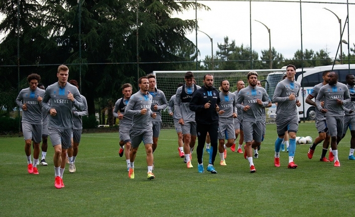 Trabzonspor'da teknik heyet ve futbolcular Kovid-19 testinden geçti