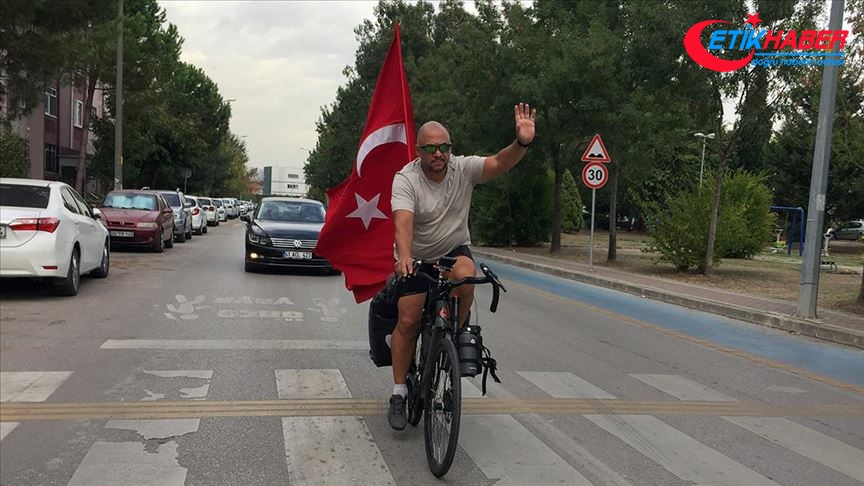 Türk tarihini ve kültürünü tanıtmak için Köln'den bisikletiyle yola çıkan Pak Kocaeli'ye ulaştı