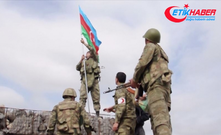 Azerbaycan'ın Milli Kahramanı İbrahimov'un şehit olduğu işgal altındaki mevziye Azerbaycan bayrağı dikildi