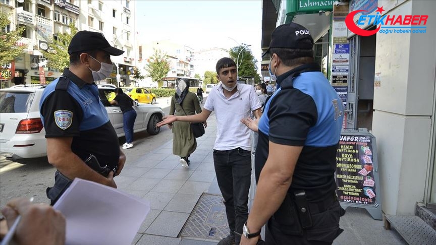 Çorum'da maske takmayıp polise direnen kişiye 392 lira ceza verildi