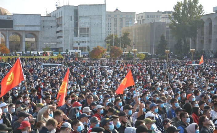 Kırgızistan’da 6 siyasi partinin liderlerinden oluşan Koordinasyon Kurulu oluşturuldu