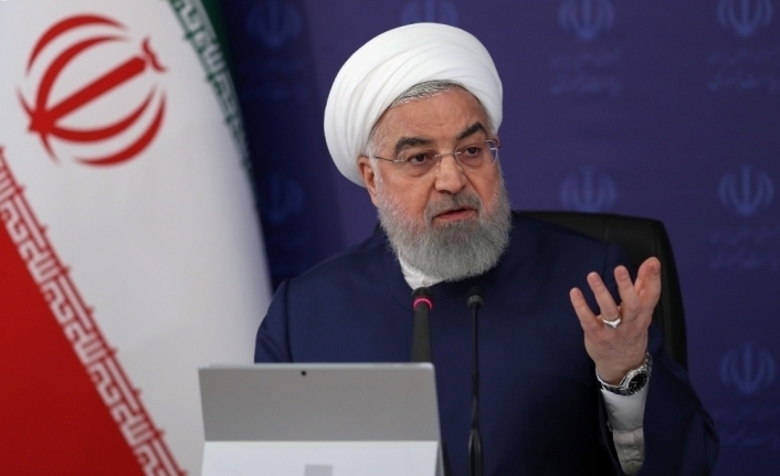 İran Cumhurbaşkanı Ruhani: “En az 5-6 ay daha sağlık protokollerine uymaya devam etmeliyiz“