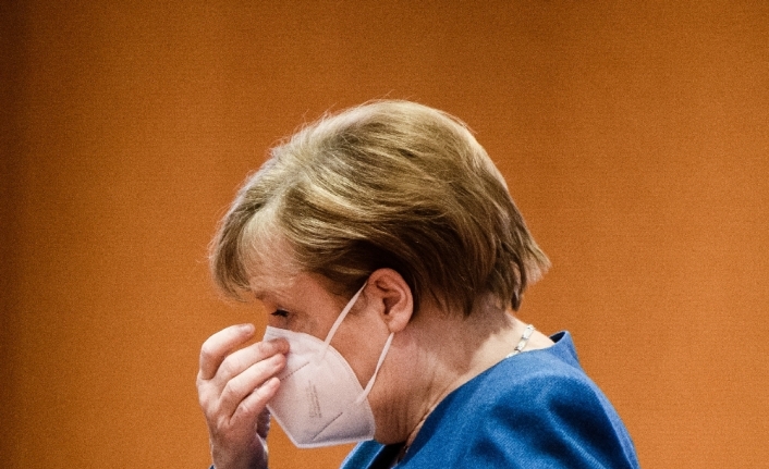 Almanya Başbakanı Merkel: " Pandemi gelecek aylarda ve yıllarda da hayatımızı etkileyecek"