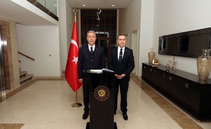 Bakan Akar, Türkiye’nin Bağdat Büyükelçiliği’ni ziyaret etti
