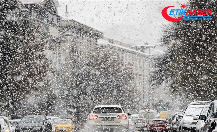 Başkentte yağmur ve kar hayatı olumsuz etkiliyor