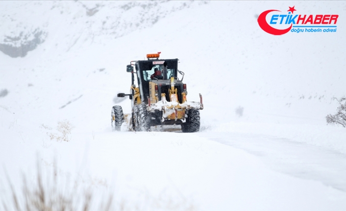 Doğu Anadolu kırsalında karla mücadele ekipleri yoğun mesai yapıyor