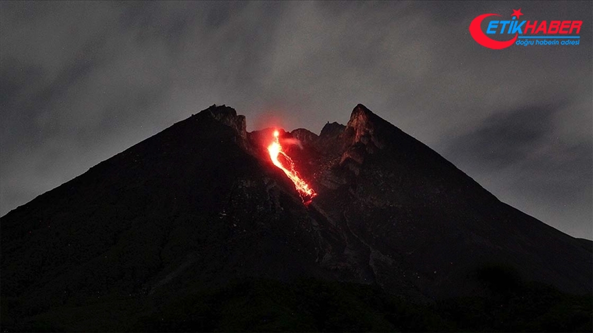 Endonezya'da Merapi Yanardağı son 6 saatte 36 kez lav püskürttü