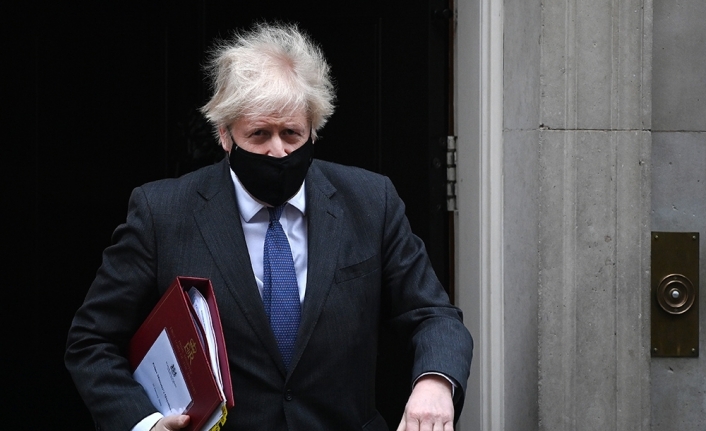 İngiltere Başbakanı Johnson, karantinadan çıkışı için "yol haritası" sözü verdi