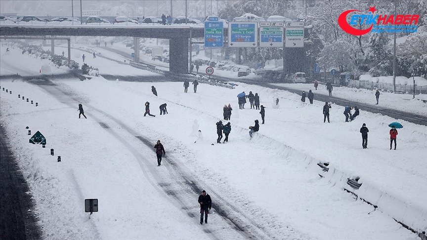 İstanbul'un yüksek kesimlerinde sulu kar yağışı görülüyor