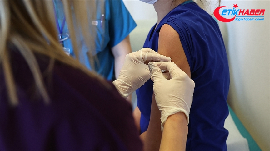 Sağlık Bakanlığı Kovid-19 aşısının yan etkilerine karşı bilgilendirdi