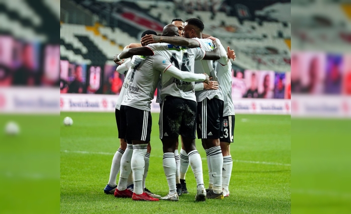 Süper Lig: Beşiktaş: 2 - Çaykur Rizespor: 0 (İlk yarı)