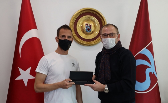 Trabzonspor’dan Pereira’ya teşekkür plaketi