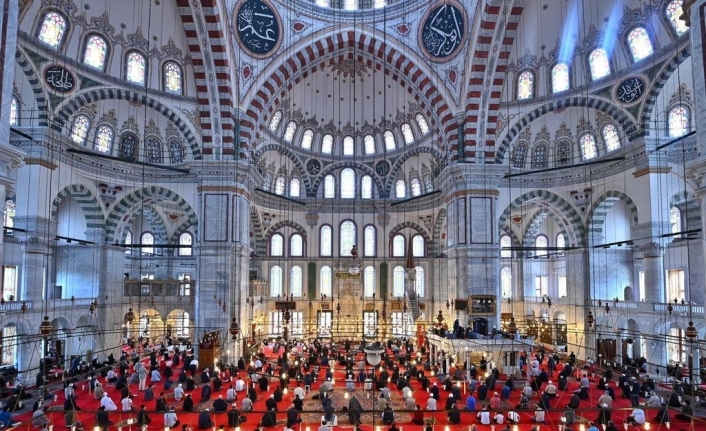 Fatih Camii’nde Fatih Sultan Mehmet Han için mevlit okutuldu