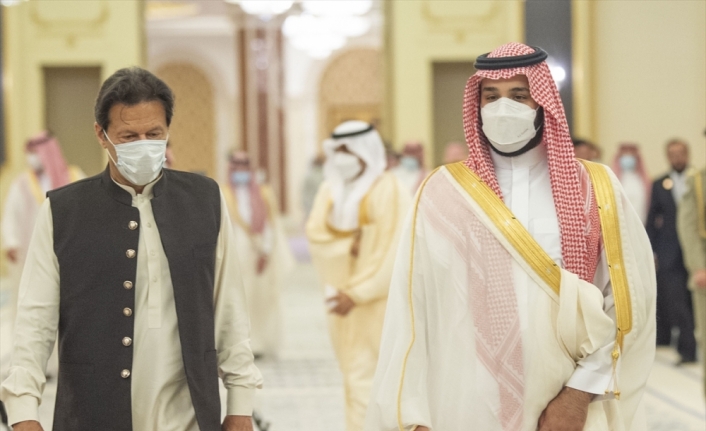 Pakistan Başbakanı İmran Han, Suudi Arabistan Veliaht Prensi Bin Selman'la bir araya geldi
