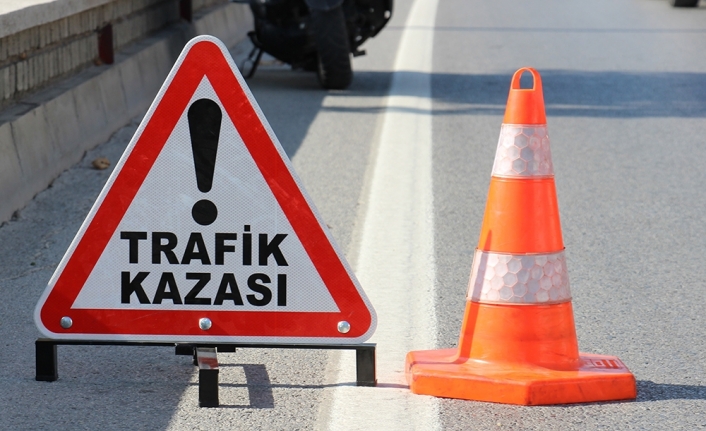 Eskişehir'de 3 aracın karıştığı zincirleme trafik kazasında 8 kişi yaralandı