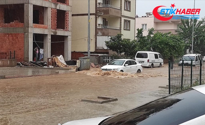 Bursa'da şiddetli yağış etkili oldu