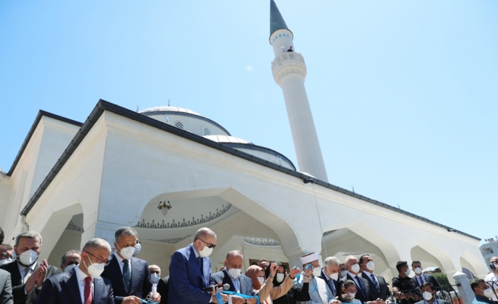 Cumhurbaşkanı Erdoğan, Burhaniye Şehriban Hatun Camii'nin açılışında konuştu: