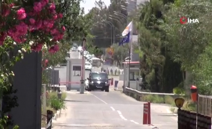 KKTC ile Güney Kıbrıs arasındaki sınır kapıları 15 ay sonra yeniden açıldı