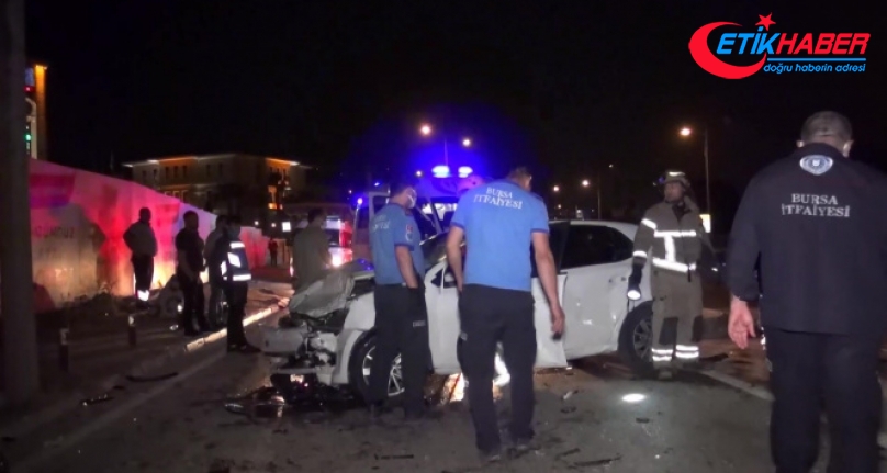 Kontrolü kaybeden sürücü karşı şeride uçup başka otomobile çarptı: 2 ağır yaralı