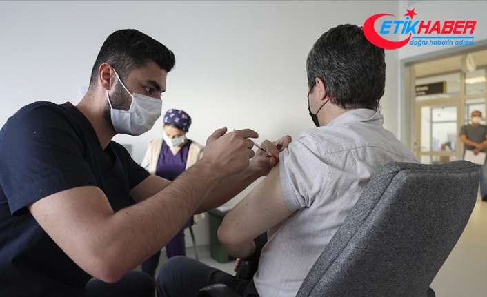 Kovid-19'la mücadele kapsamında son bir haftada 7,7 milyon dozdan fazla aşı uygulandı