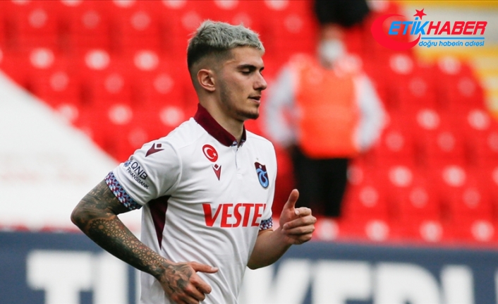 Trabzonspor'un genç oyuncusu Berat Özdemir: Hedefim oynadığım takımları yurt dışında en güzel şekilde temsil etmek