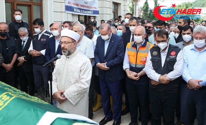 Cumhurbaşkanı Erdoğan, Bozkurt'taki selde hayatını kaybeden vatandaşın cenaze namazına katıldı