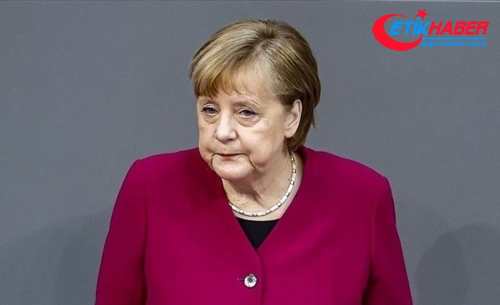 Eski Almanya Başbakanı Merkel, Rusya'nın Ukrayna'ya askeri müdahalesini kınadı