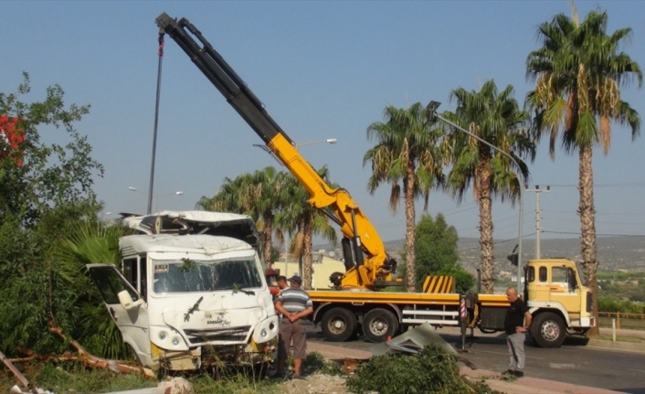 Mersin'de yolcu otobüsü devrildi: 33 yaralı