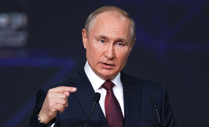 Rusya’da, Putin’in partisi zafer ilan etti