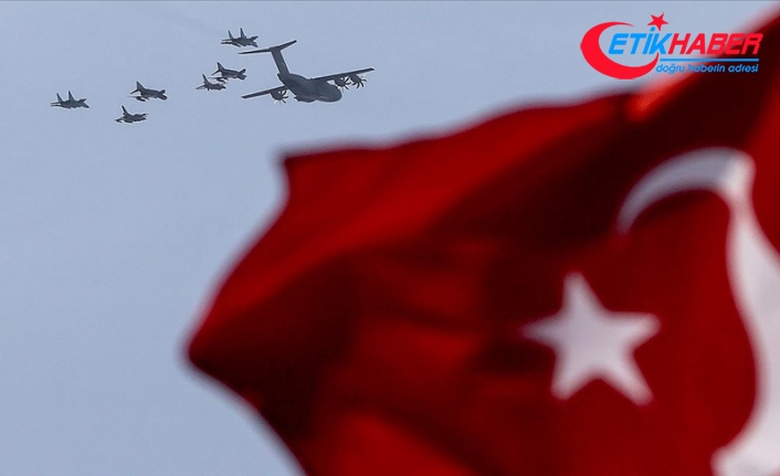 Türkiye ve Azerbaycan uçakları TEKNOFEST öncesi İstanbul'u selamladı