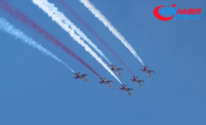 Türk Yıldızları, Fethiye'de gösteri uçuşu yaptı