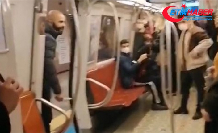 Metroda kadın yolcuya bıçak çekip hakaret eden şüpheli yakalandı