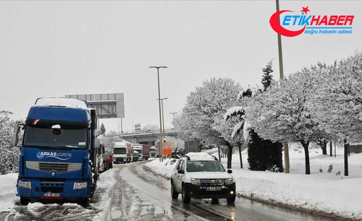 Kar nedeniyle tır geçişine kapanan TAG Otoyolu Gaziantep gişeleri açıldı